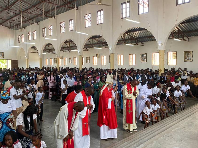 Criação de Nova Paróquia em Visita Pastoral à Paróquia de Matundo.