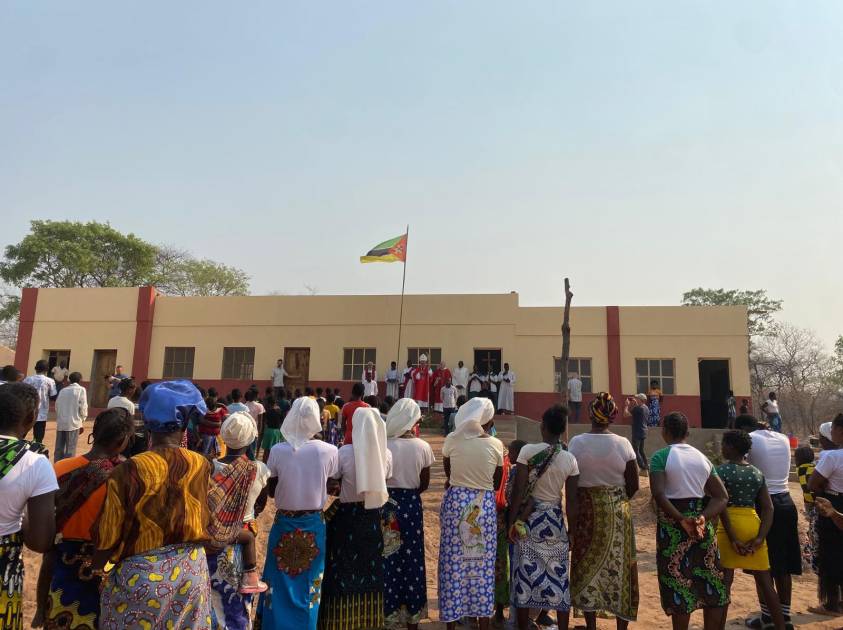 Benção e Inauguração de Escola Primária Comunitária de Miruro